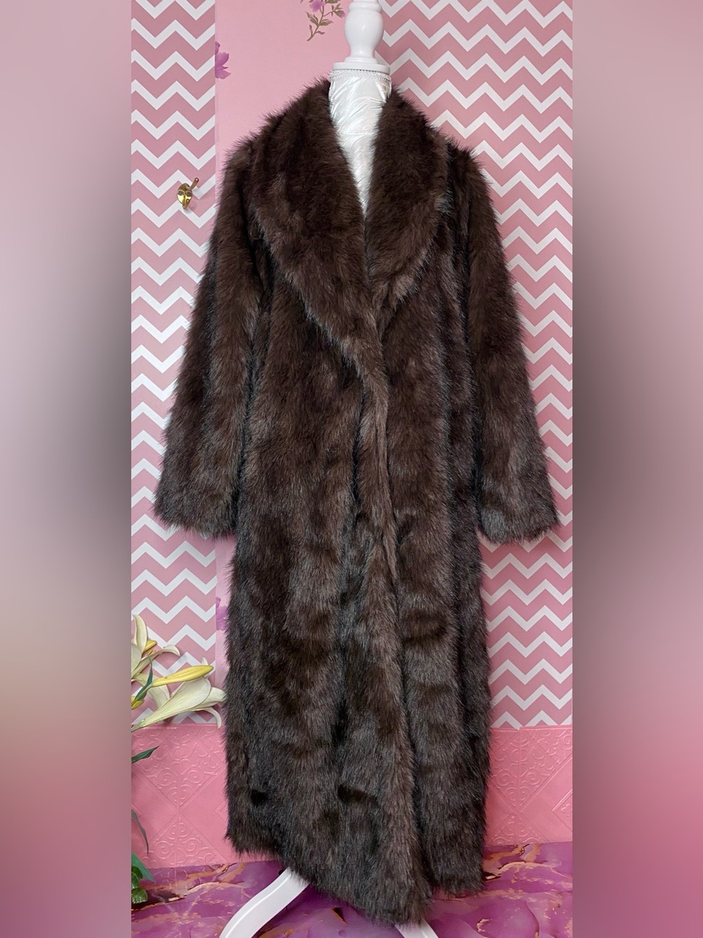 🎀🌷 Long Brown Luxurious Faux Fur Coat 🌷🎀 NWT - Picture 2 of 10